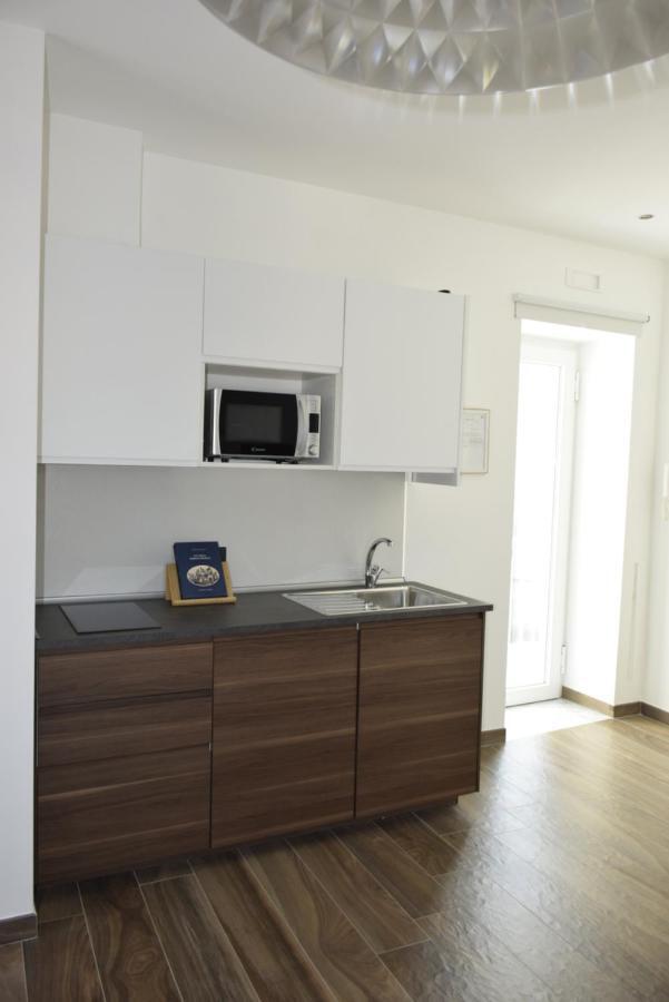 Metro Art Apartment